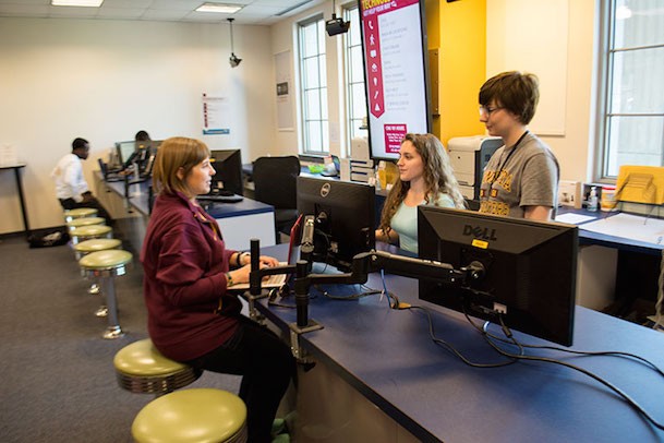 students in Coffman Memorial Union Technology Help walk-in location